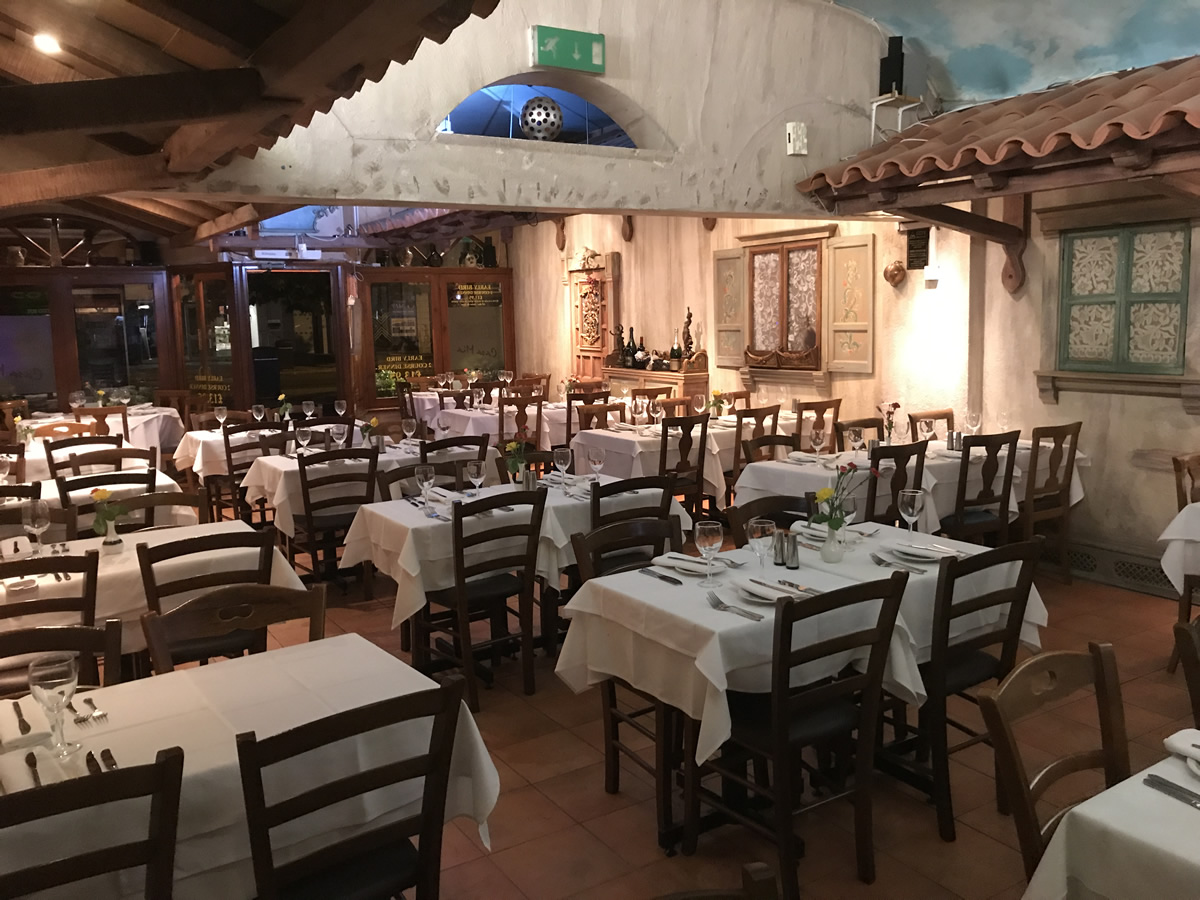 Casa Mia dining room